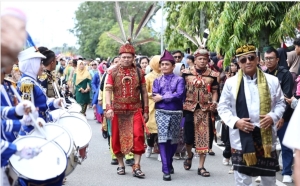 Meriah! Ribuan Peserta Ramaikan Karnaval Khatulistiwa HUT ke-254 Pontianak
