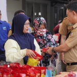 Ratusan Warga Serbu Pasar Murah di Pontianak Timur