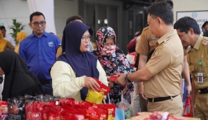 Ratusan Warga Serbu Pasar Murah di Pontianak Timur