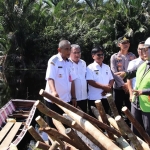 Bupati Mempawah Pastikan Dua Jembatan di Segedong Dibangun, Bukan Karena Video Viral