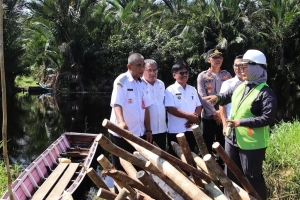 Bupati Mempawah Pastikan Dua Jembatan di Segedong Dibangun, Bukan Karena Video Viral