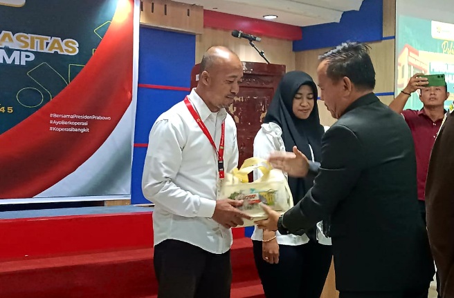 Disperindagkop Sintang Latih 812 Pengurus Koperasi Merah Putih