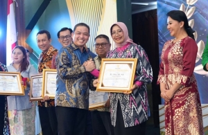 Bupati Mempawah Raih Penghargaan Keterbukaan Informasi 2025: Komitmen Transparansi Pelayanan Publik