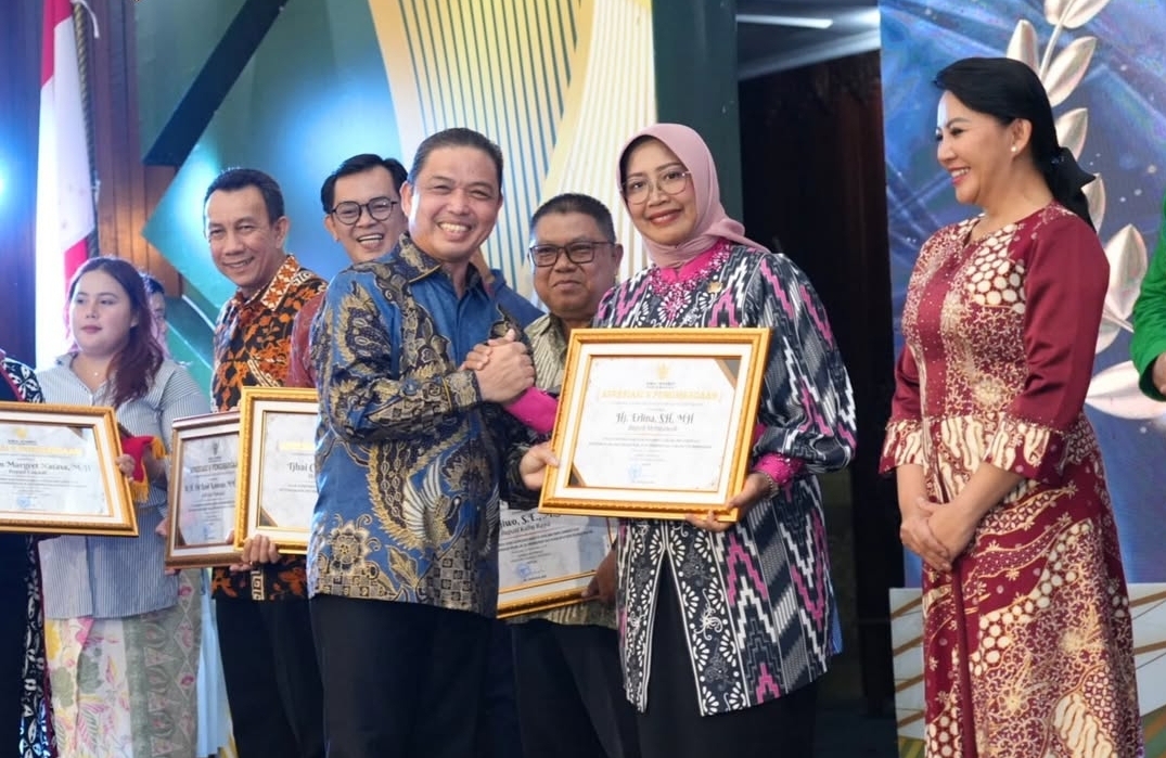 Bupati Mempawah Raih Penghargaan Keterbukaan Informasi 2025: Komitmen Transparansi Pelayanan Publik