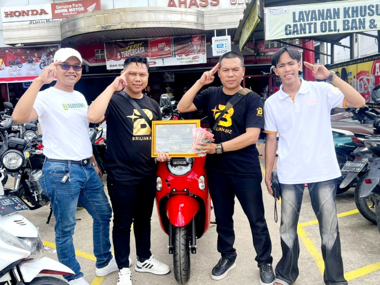 Pemuda Sintang Raih Bonus Motor Cash dari Brilian Biz Best Corporation
