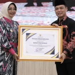 Bupati Mempawah Terima Penghargaan Kemenkum, Posbakum Desa jadi Garda Terdepan