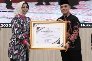 Bupati Mempawah Terima Penghargaan Kemenkum, Posbakum Desa jadi Garda Terdepan