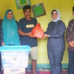 Bupati Erlina Serahkan Santunan, Warga Diingatkan Waspada Cuaca Ekstrem