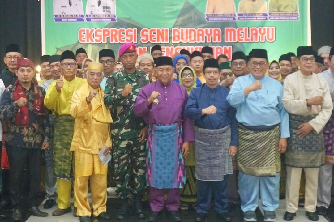Wabup Juli Buka Ekspresi Seni Budaya Melayu, Kukuhkan Pengurus DPD MABM 2025–2030