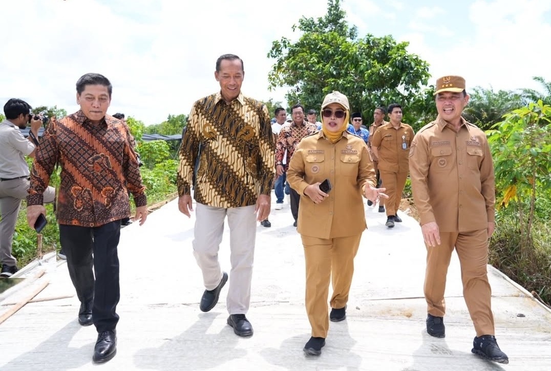 Bupati Erlina Dampingi Wamendiktisaintek Tinjau Lahan Sekolah Unggulan Garuda