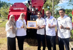 Dorong Produktivitas Petani, Bupati Erlina Serahkan 40 Unit Alsintan di Mempawah