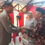 Hangatnya Perayaan Natal, Wabup Juli Silaturahmi ke Rumah Kapolres Mempawah