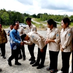 Turun ke Perbatasan, Bupati Bala Suntik Semangat Petugas Puskesmas Jasa