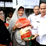 Pemkab Sintang Pangkas Harga Sembako Rp32 Ribu per Paket