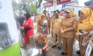 Sidak SPBU Sungai Pinyuh, Bupati Erlina Pastikan Stok BBM Aman dan Takaran Tak Curang Jelang Ramadan–Idul Fitri