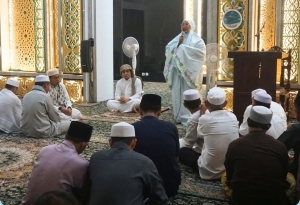 Tarawih Perdana di Masjid Agung Al Falah, Bupati Erlina Ajak Warga Mempawah Maksimalkan Amal di Ramadan 1447 H