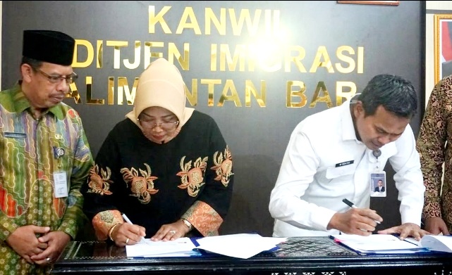 Teken NPHD dan BAST Hibah, Bupati Erlina Perkuat Layanan Imigrasi di Mempawah