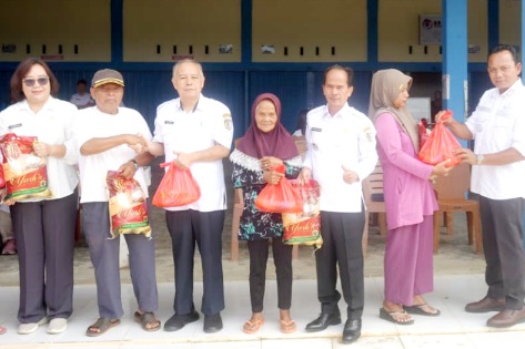 500 Paket Sembako Subsidi Ludes Diserbu Warga Binjai Hulu
