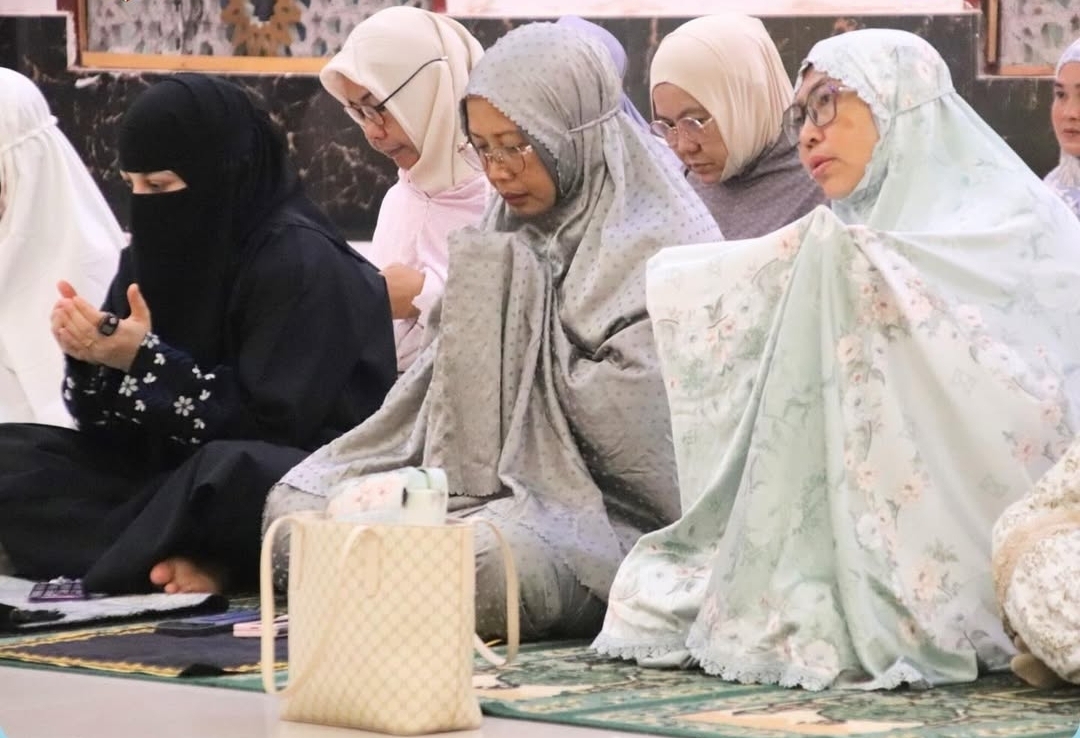 Imam Asal Madinah Pimpin Tahajud di Masjid Mujahidin, Ratusan Warga Mempawah Larut dalam Kekhusyukan