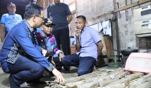 Wabup Juli Dorong Sambora jadi “Kampung Kerupuk”