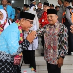 Wabup Mempawah Lepas 12 Calon Haji, Doakan Pulang jadi Haji Mabrur