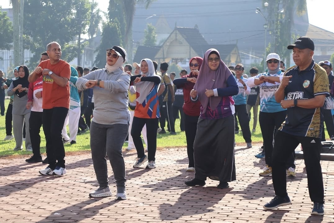 Jumat Sehat di Kantor Bupati, ASN Mempawah Perkuat Kebersamaan Lewat Senam