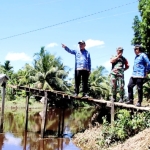 Wabup Juli Pastikan Jembatan Darurat Segera Dibangun di Peniti Besar