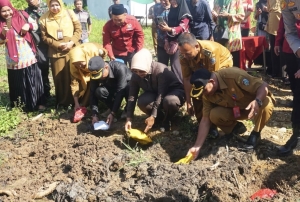 Swadaya Warga Bangun Kantor Desa, Bupati Erlina: Bukti Gotong Royong Masih Menjadi Kekuatan Mempawah