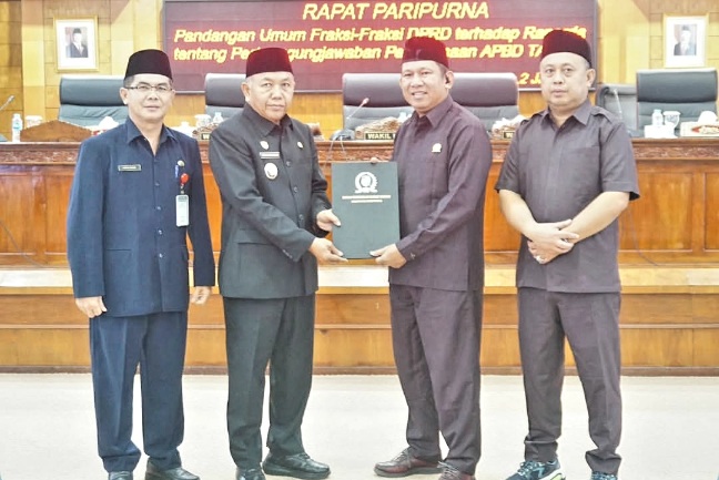 DPRD Soroti Pertanggungjawaban APBD 2025, Wabup Mempawah Pastikan Seluruh Masukan Fraksi Ditindaklanjuti